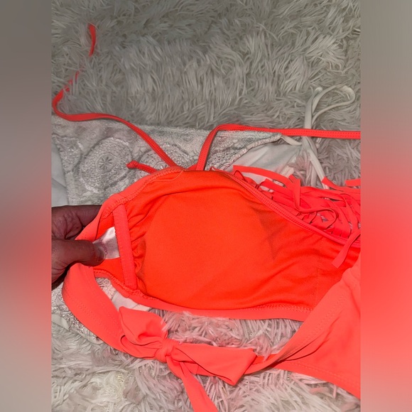 Neon orange fringe bikini top with white crochet bottoms - Picture 5 of 8